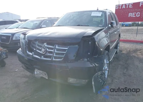 2011 Cadillac Escalade Luxury z USA, uszkodzony, nr VIN 1GYS4BEF7BR122885